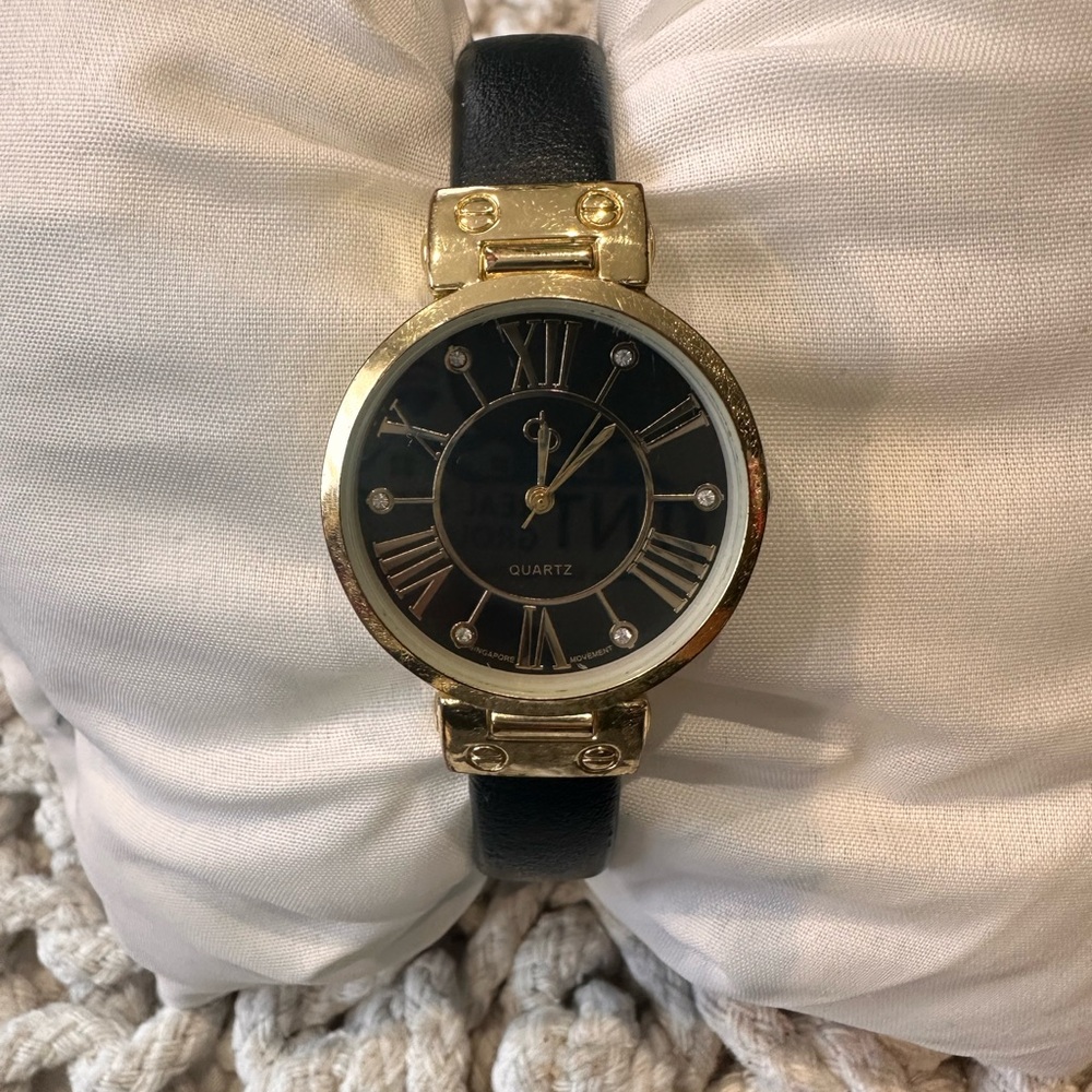 Vintage Gold and Black Women's Quartz Watch